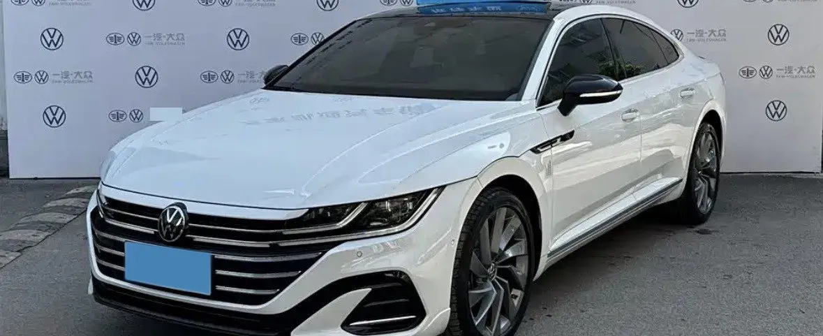 2025 Volkswagen CC 2.0T 220HP L4 7DCT,autocango,china used car exporter,china ev exporter,chinese used car exporter,chinese used ev exporter