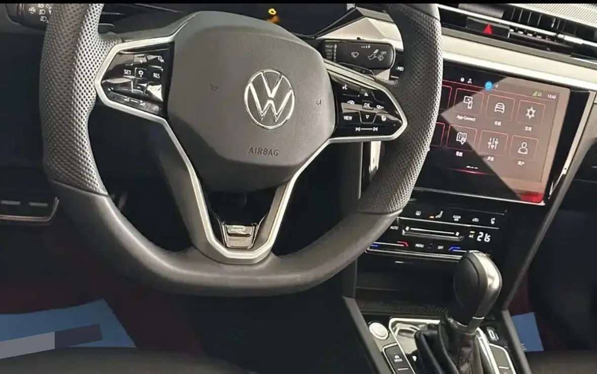 2025 Volkswagen CC 2.0T 220HP L4 7DCT,autocango,china used car exporter,china ev exporter,chinese used car exporter,chinese used ev exporter