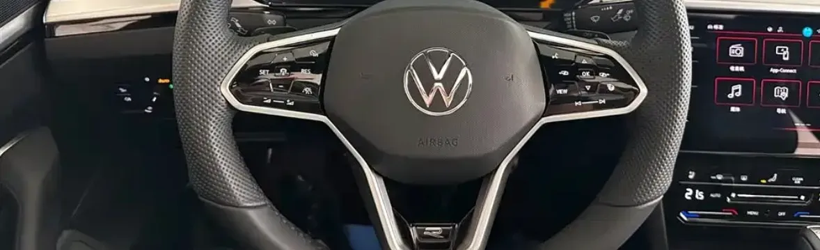 2025 Volkswagen CC 2.0T 220HP L4 7DCT,autocango,china used car exporter,china ev exporter,chinese used car exporter,chinese used ev exporter