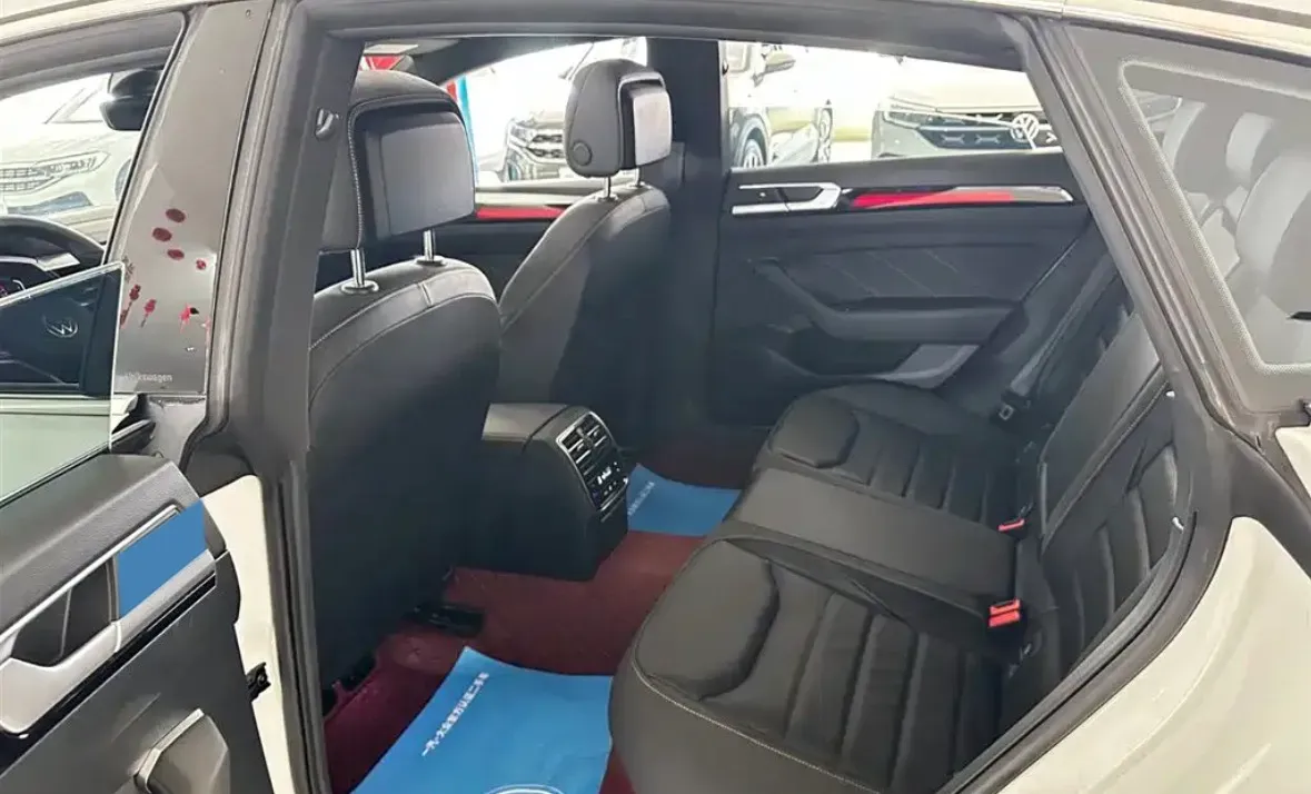 2025 Volkswagen CC 2.0T 220HP L4 7DCT,autocango,china used car exporter,china ev exporter,chinese used car exporter,chinese used ev exporter