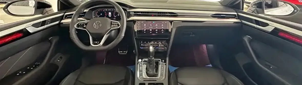 2025 Volkswagen CC 2.0T 220HP L4 7DCT,autocango,china used car exporter,china ev exporter,chinese used car exporter,chinese used ev exporter