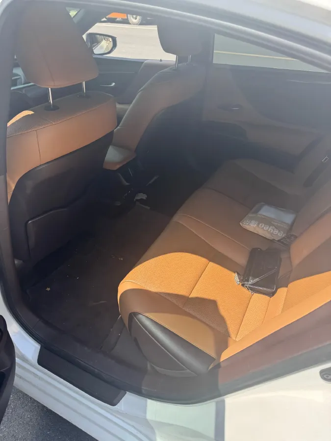 2020 Lexus ES 2.0L 173HP L4 CVT,autocango,china used car exporter,china ev exporter,chinese used car exporter,chinese used ev exporter