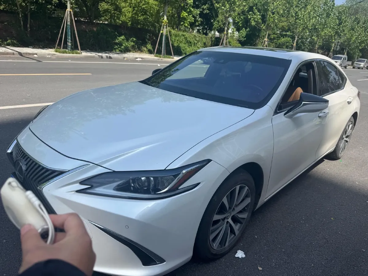 2020 Lexus ES 2.0L 173HP L4 CVT,autocango,china used car exporter,china ev exporter,chinese used car exporter,chinese used ev exporter