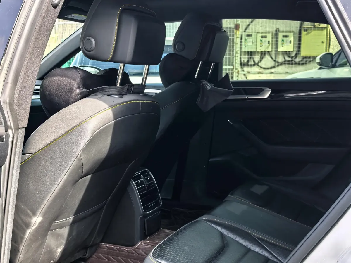 2021 Volkswagen CC 2.0T 220HP L4 7DCT,autocango,china used car exporter,china ev exporter,chinese used car exporter,chinese used ev exporter