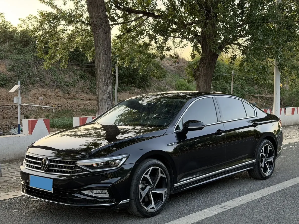 2024 Volkswagen Magotan 2.0T 186HP L4 7DCT,autocango,china used car exporter,china ev exporter,chinese used car exporter,chinese used ev exporter