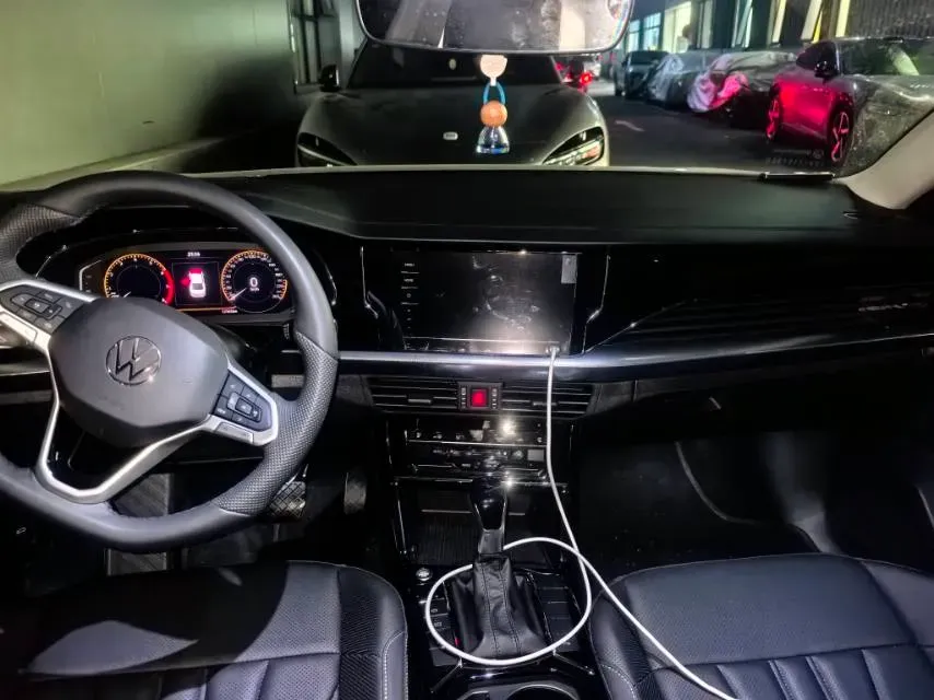 2025 Volkswagen Passat 2.0T 220HP L4 7DCT,autocango,china used car exporter,china ev exporter,chinese used car exporter,chinese used ev exporter
