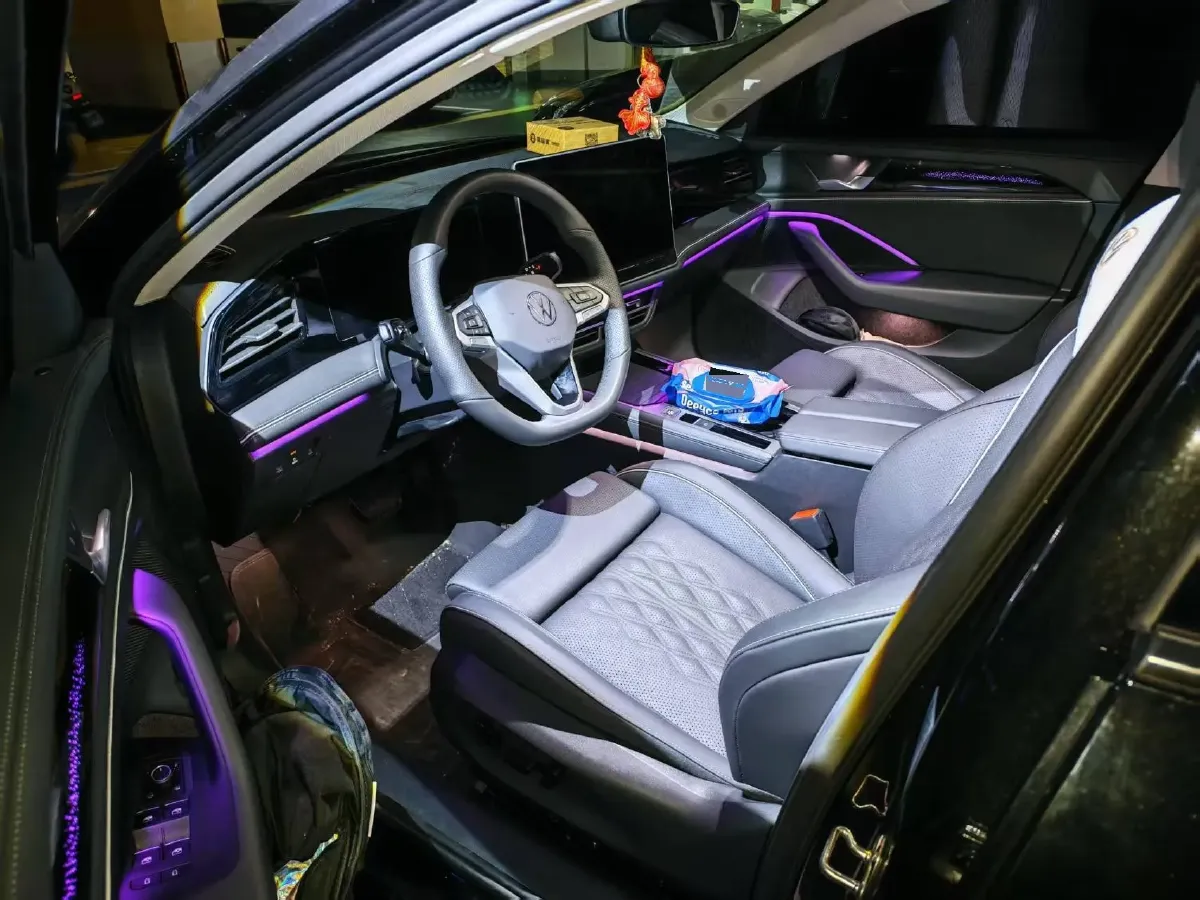 2026 Volkswagen Magotan 2.0T 220HP L4 7DCT,autocango,china used car exporter,china ev exporter,chinese used car exporter,chinese used ev exporter