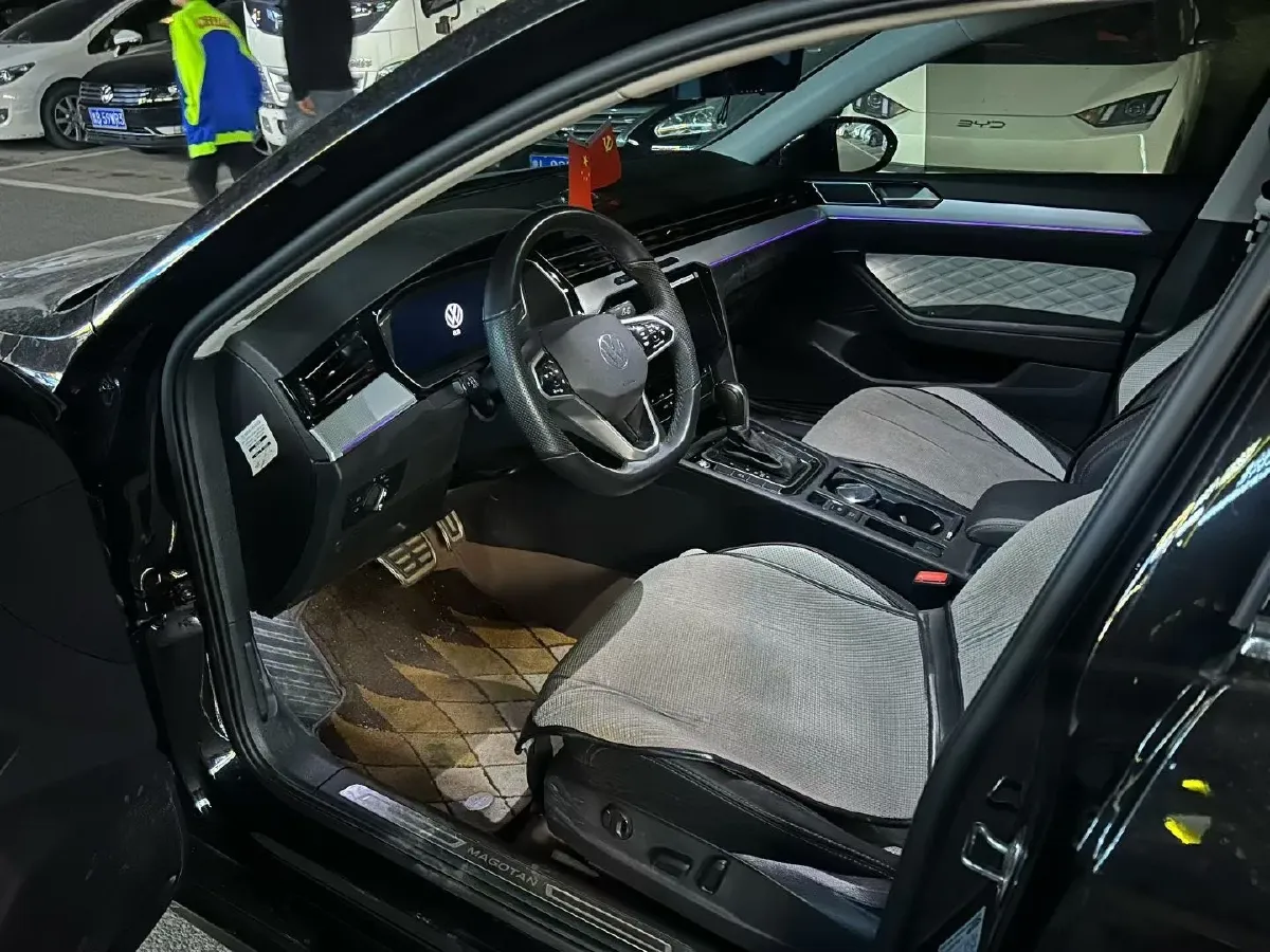 2023 Volkswagen Magotan 2.0T 186HP L4 7DCT,autocango,china used car exporter,china ev exporter,chinese used car exporter,chinese used ev exporter