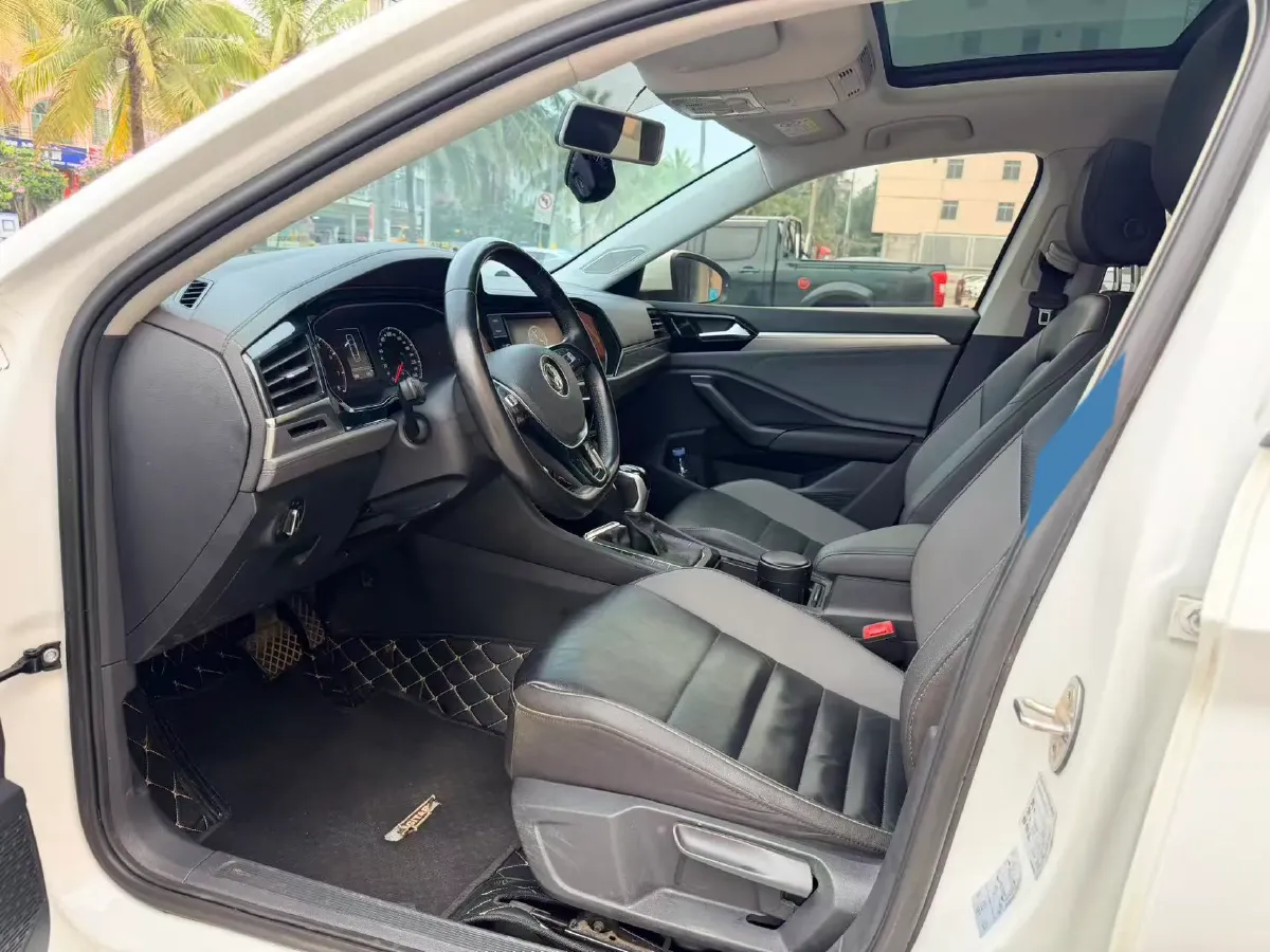 2019 Jeep Renegade 1.3T 173HP L4 7DCT,autocango,china used car exporter,china ev exporter,chinese used car exporter,chinese used ev exporter