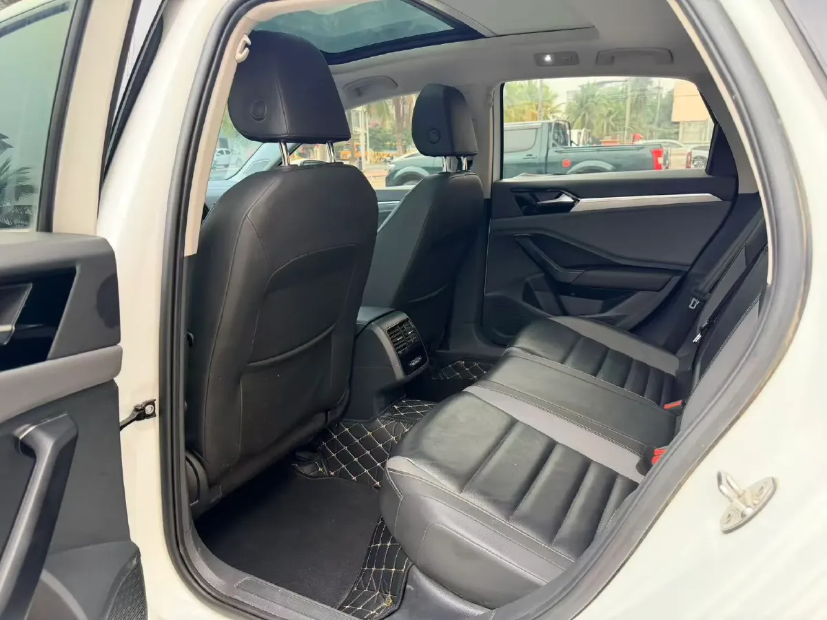 2019 Jeep Renegade 1.3T 173HP L4 7DCT,autocango,china used car exporter,china ev exporter,chinese used car exporter,chinese used ev exporter