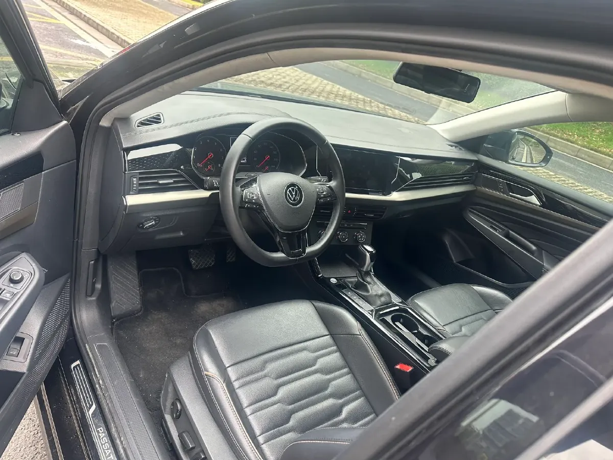 2021 Volkswagen Passat 2.0T 186HP L4 7DCT,autocango,china used car exporter,china ev exporter,chinese used car exporter,chinese used ev exporter