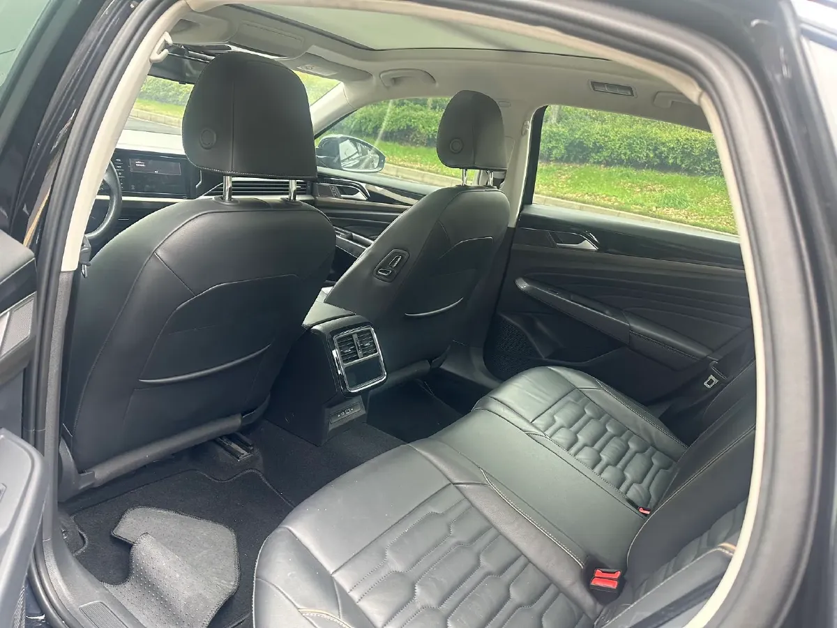 2021 Volkswagen Passat 2.0T 186HP L4 7DCT,autocango,china used car exporter,china ev exporter,chinese used car exporter,chinese used ev exporter