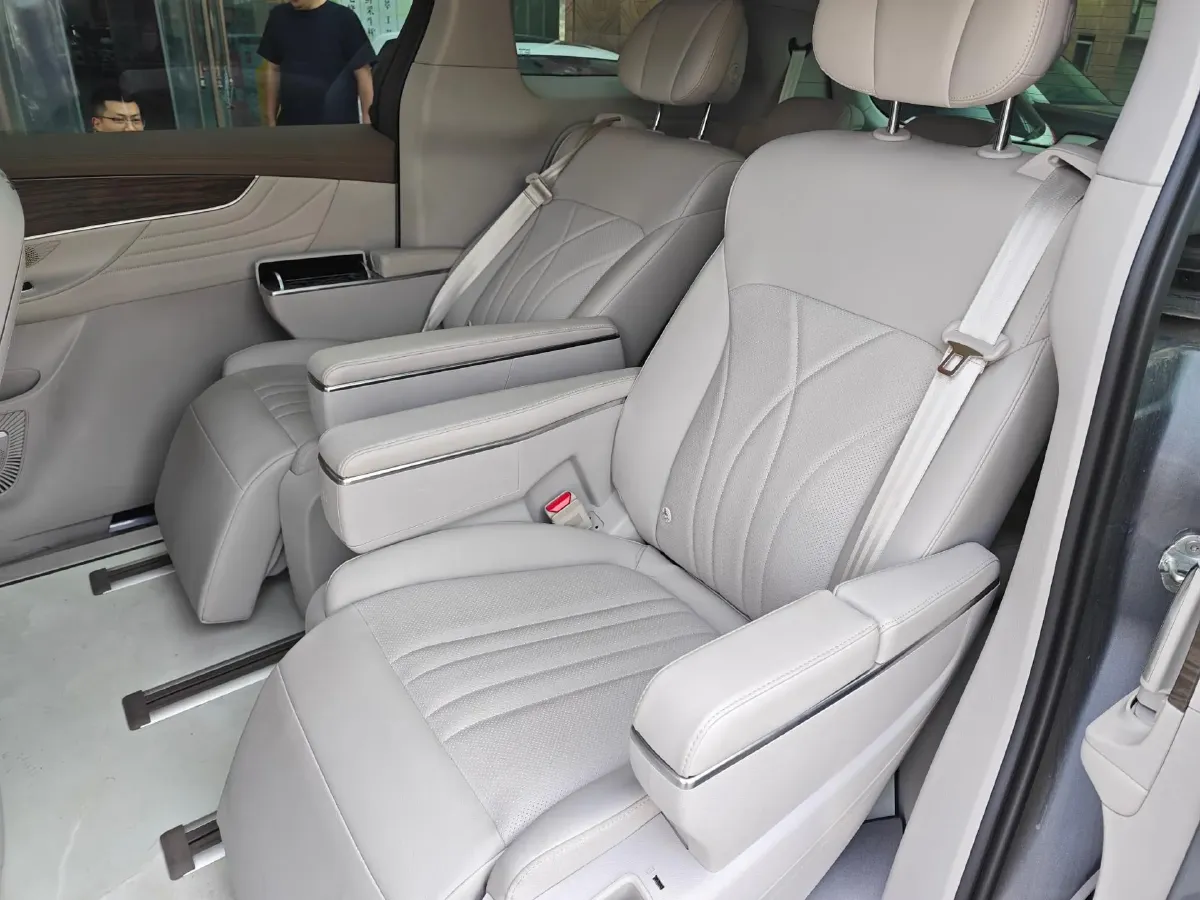 2025 Roewe iMAX8 1.5T 150HP L4 1DHT PHEV 24.7KWH,autocango,china used car exporter,china ev exporter,chinese used car exporter,chinese used ev exporter