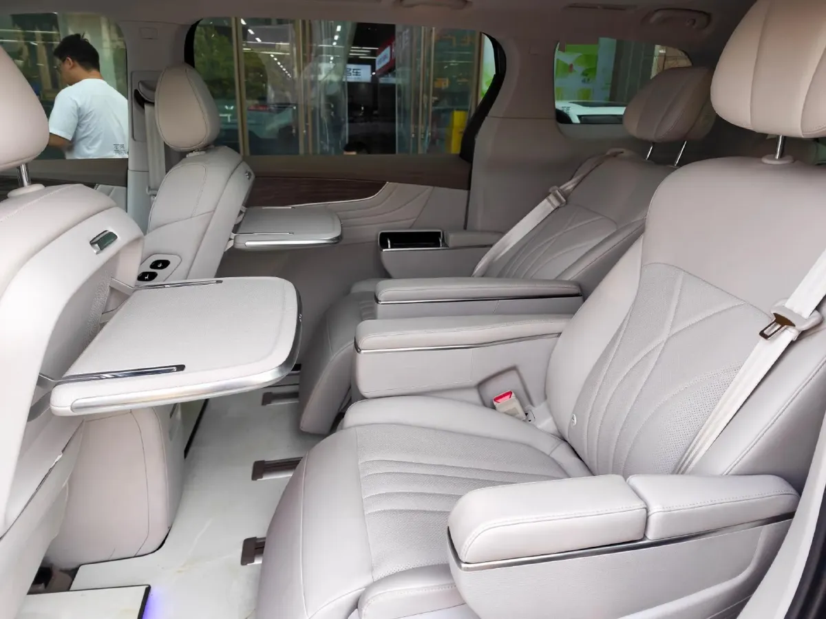 2025 Roewe iMAX8 1.5T 150HP L4 1DHT PHEV 24.7KWH,autocango,china used car exporter,china ev exporter,chinese used car exporter,chinese used ev exporter