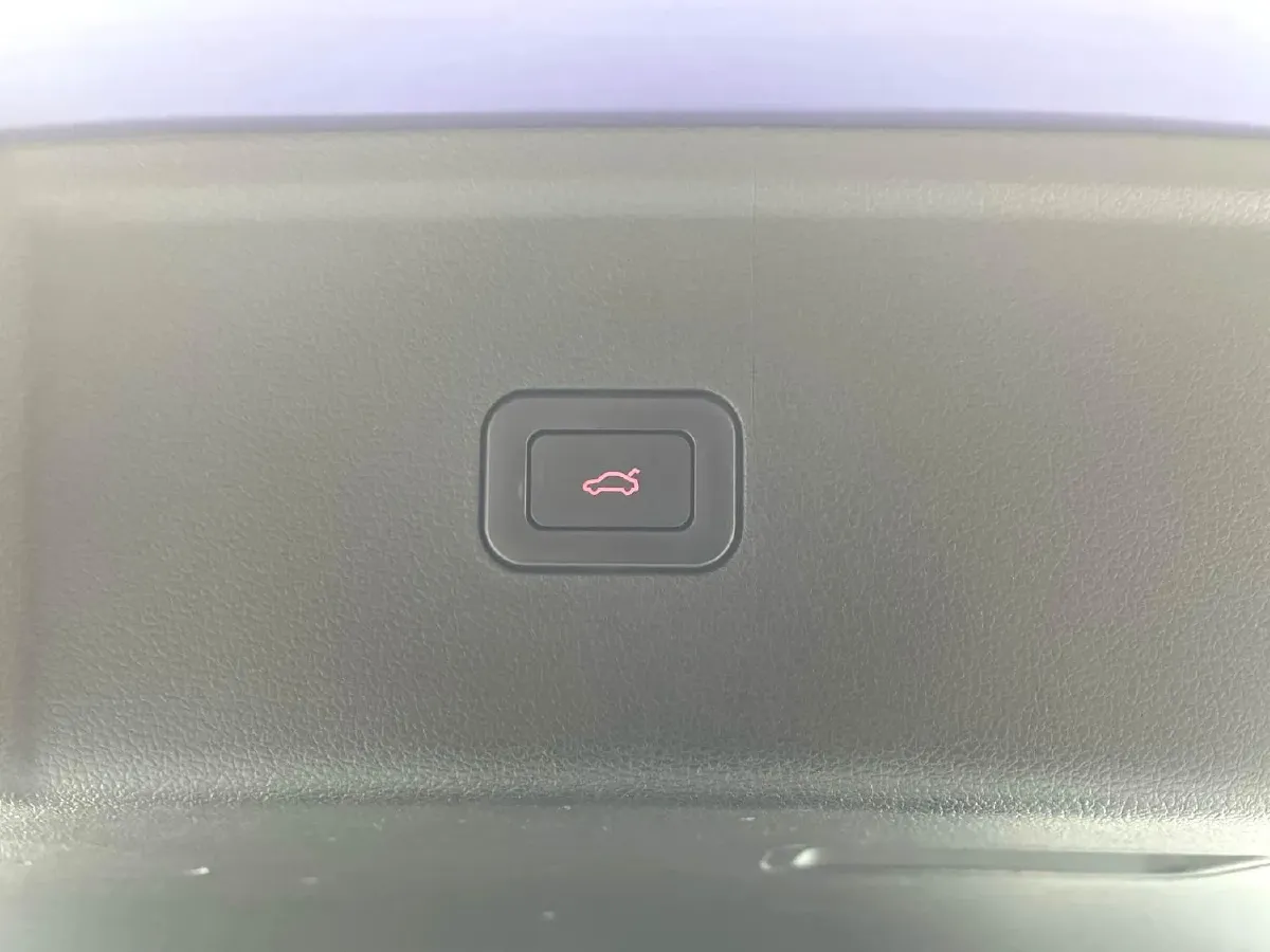 2019 HongQi HS5 2.0T 224HP L4 6AT,autocango,china used car exporter,china ev exporter,chinese used car exporter,chinese used ev exporter