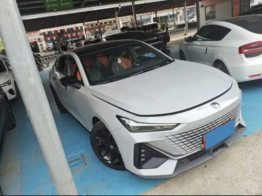 2022 ChangAn UNI-V 1.5T 188HP L4 7DCT,autocango,china used car exporter,china ev exporter,chinese used car exporter,chinese used ev exporter