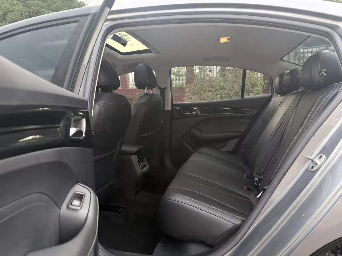 2021 Roewe i5 1.5L 120HP L4 CVT,autocango,china used car exporter,china ev exporter,chinese used car exporter,chinese used ev exporter