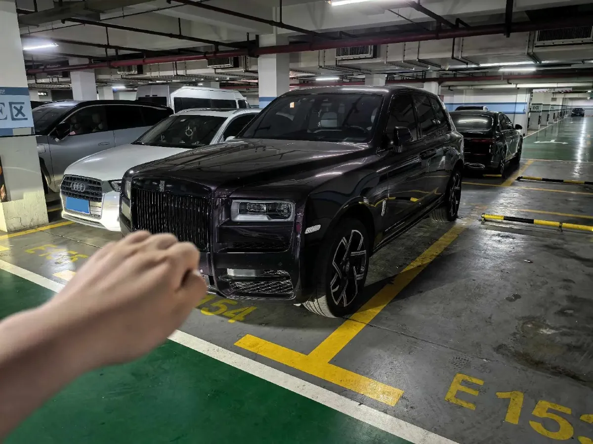 2018 Rolls-Royce Cullinan 6.7T 571HP V12 8AT,autocango,china used car exporter,china ev exporter,chinese used car exporter,chinese used ev exporter