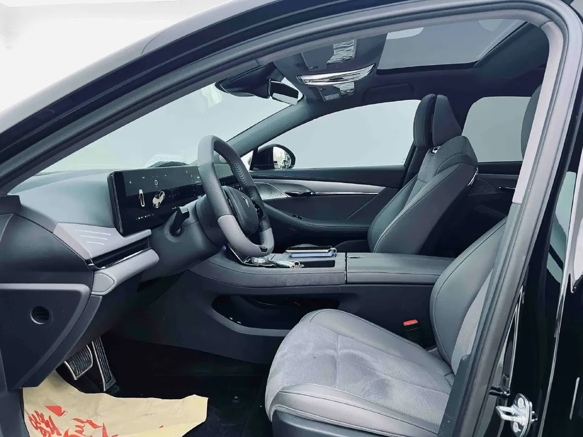 2024 Voyah ZhuiGuang 1.5T 136HP L4 PHEV 43KWH,autocango,china used car exporter,china ev exporter,chinese used car exporter,chinese used ev exporter