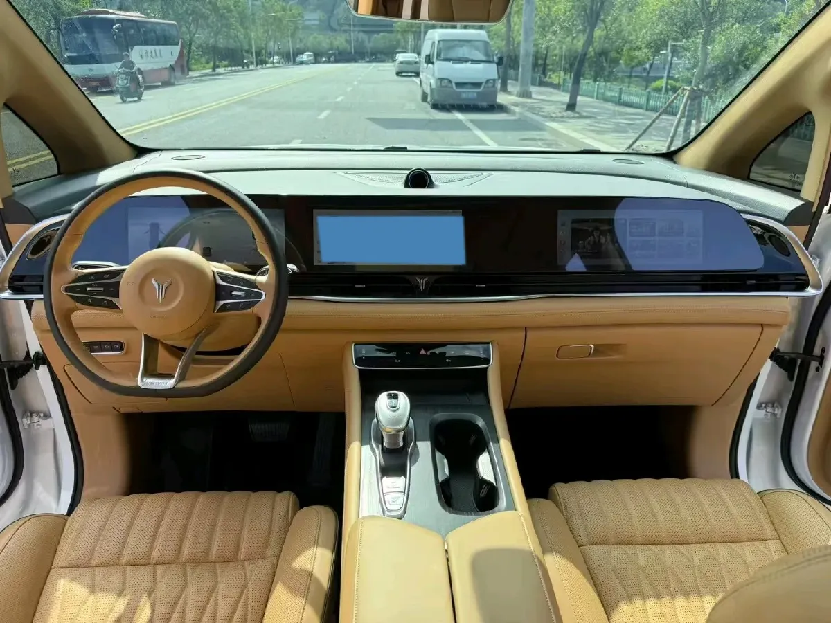 2022 Voyah Dream 1.5T 136HP L4 PHEV 25.57KWH,autocango,china used car exporter,china ev exporter,chinese used car exporter,chinese used ev exporter