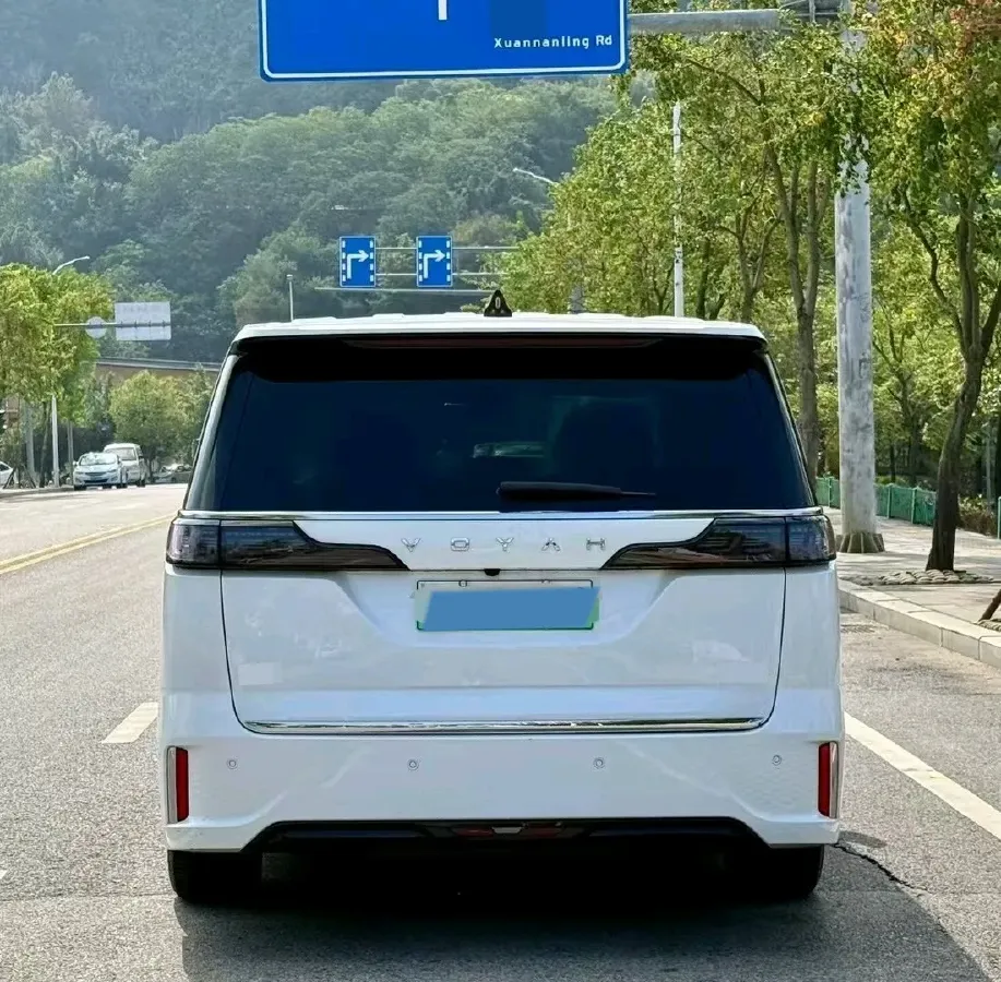 2022 Voyah Dream 1.5T 136HP L4 PHEV 25.57KWH,autocango,china used car exporter,china ev exporter,chinese used car exporter,chinese used ev exporter