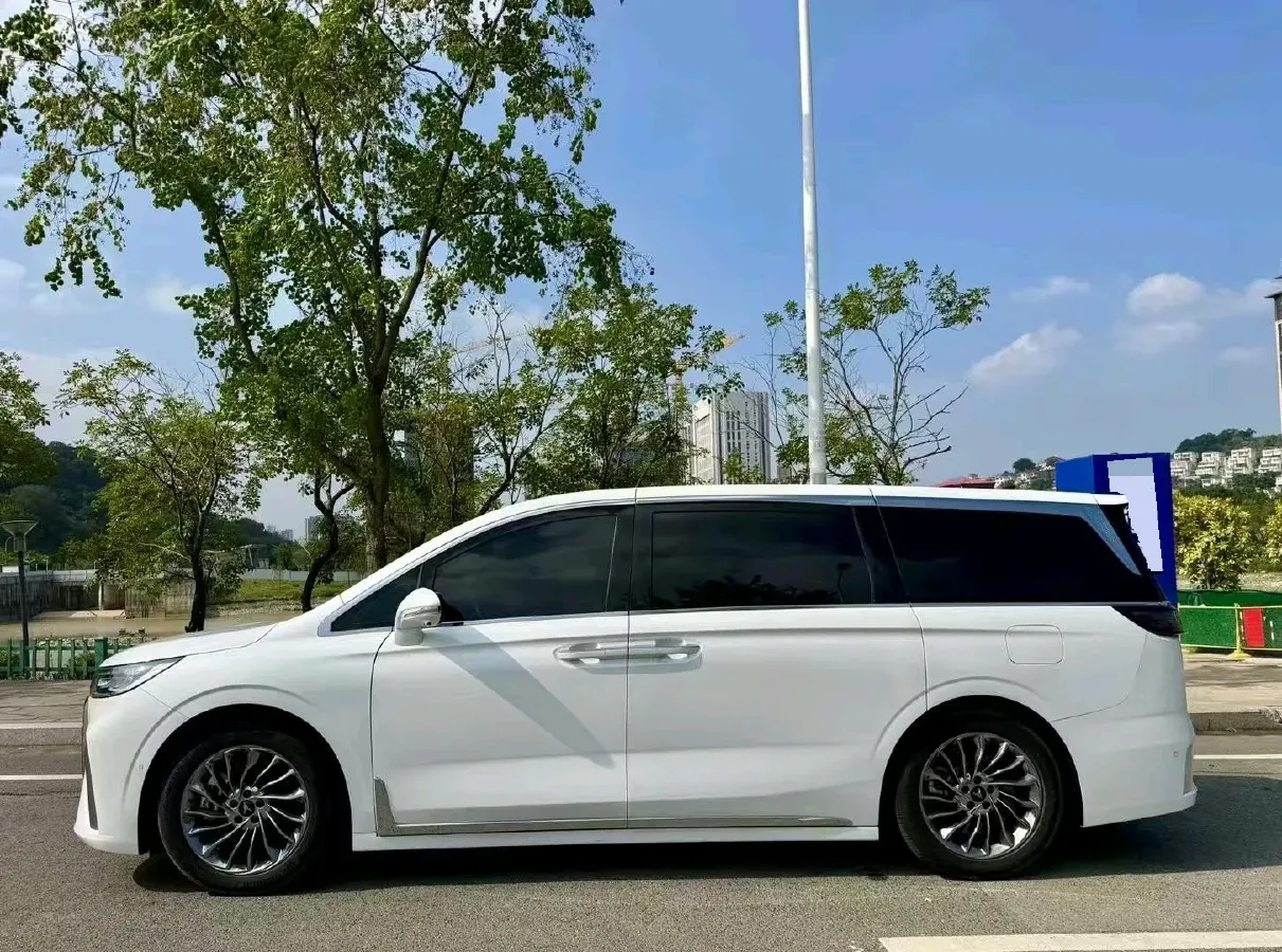 2022 Voyah Dream 1.5T 136HP L4 PHEV 25.57KWH,autocango,china used car exporter,china ev exporter,chinese used car exporter,chinese used ev exporter