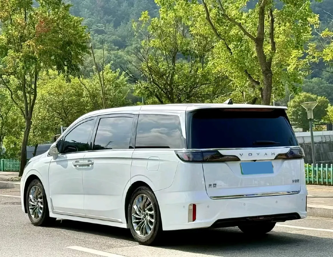 2022 Voyah Dream 1.5T 136HP L4 PHEV 25.57KWH,autocango,china used car exporter,china ev exporter,chinese used car exporter,chinese used ev exporter