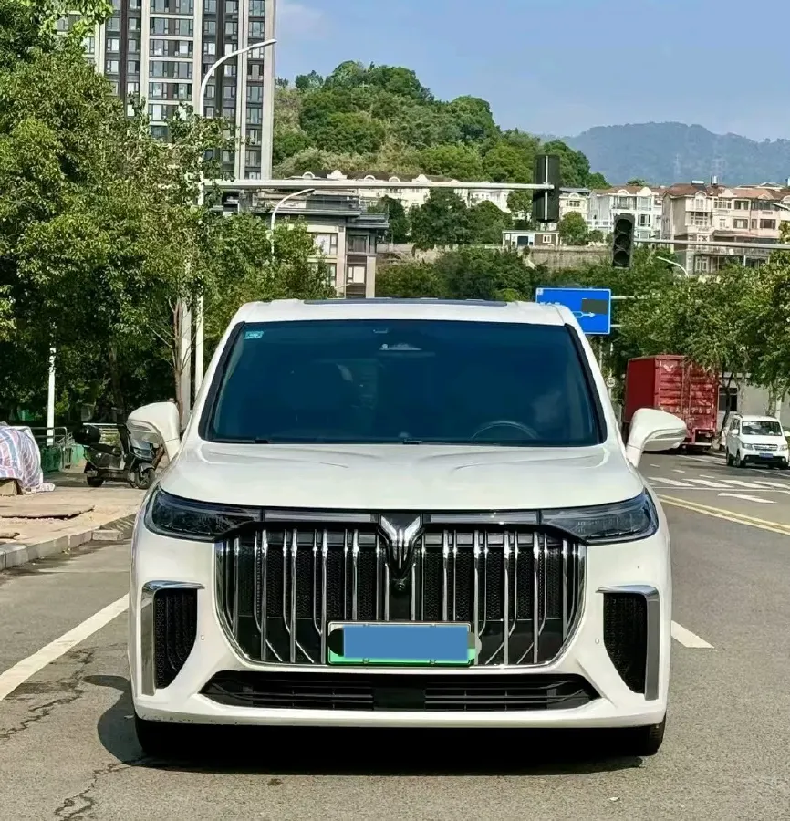 2022 Voyah Dream 1.5T 136HP L4 PHEV 25.57KWH,autocango,china used car exporter,china ev exporter,chinese used car exporter,chinese used ev exporter