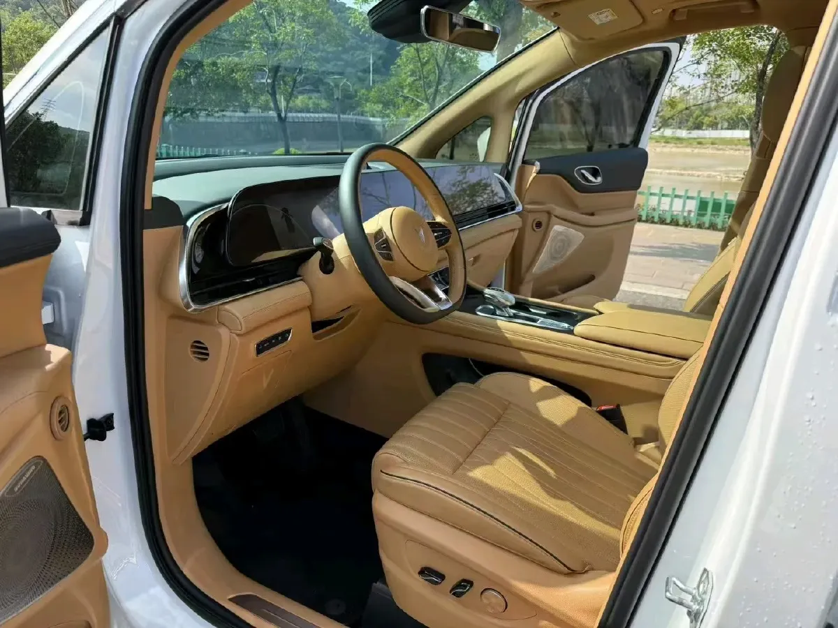 2022 Voyah Dream 1.5T 136HP L4 PHEV 25.57KWH,autocango,china used car exporter,china ev exporter,chinese used car exporter,chinese used ev exporter