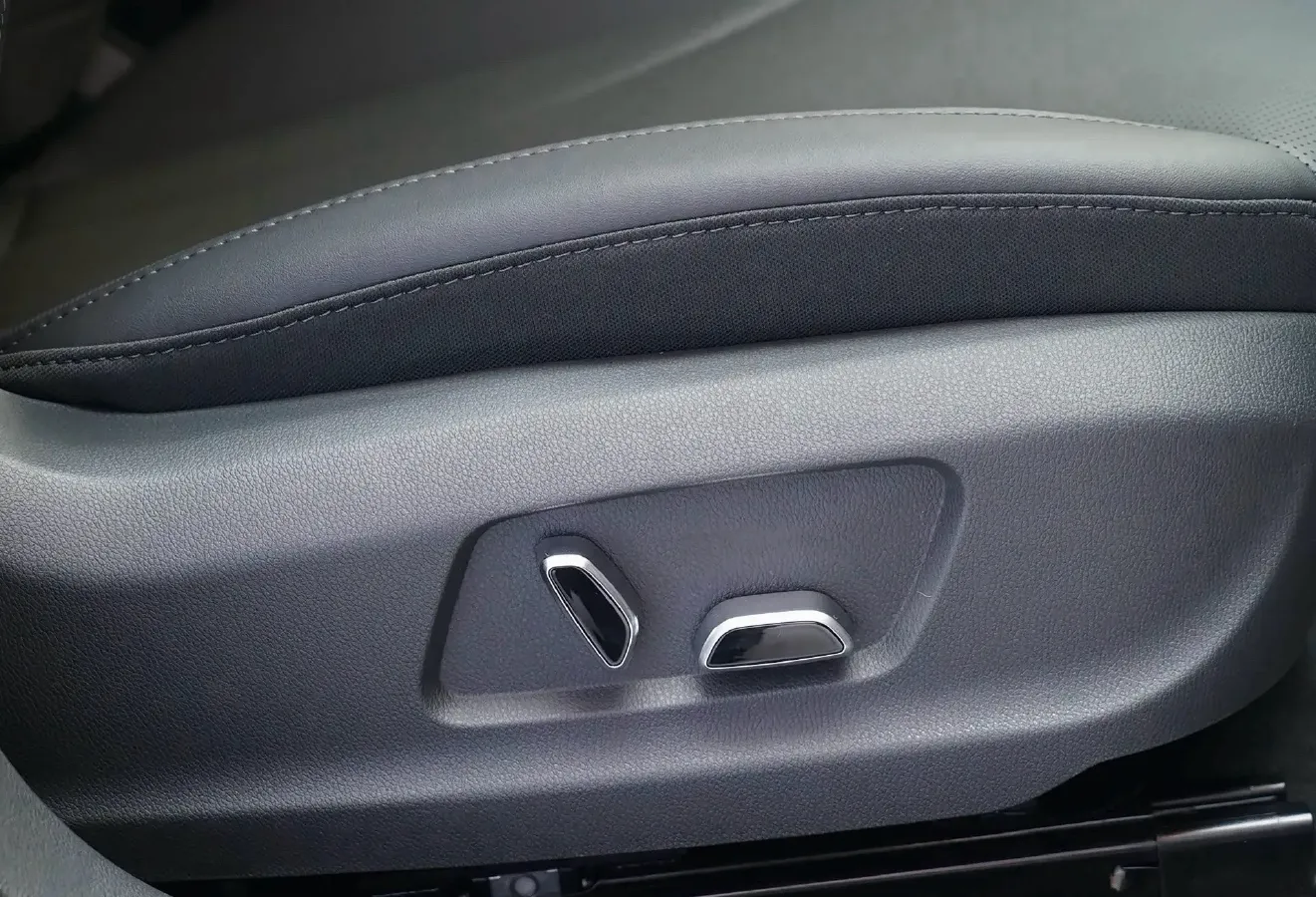 2023 HongQi E-QM5 BEV 54KWH,autocango,china used car exporter,china ev exporter,chinese used car exporter,chinese used ev exporter