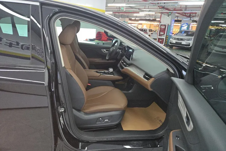 2024 HongQi E-QM5 BEV 72KWH,autocango,china used car exporter,china ev exporter,chinese used car exporter,chinese used ev exporter