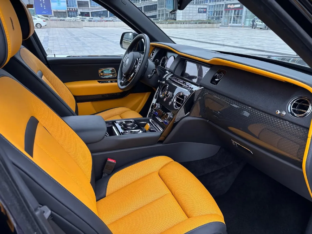 2018 Rolls-Royce Cullinan 6.7T 571HP V12 8AT,autocango,china used car exporter,china ev exporter,chinese used car exporter,chinese used ev exporter