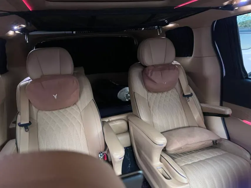 2022 Voyah Dream 1.5T 136HP L4 PHEV 25.57KWH,autocango,china used car exporter,china ev exporter,chinese used car exporter,chinese used ev exporter