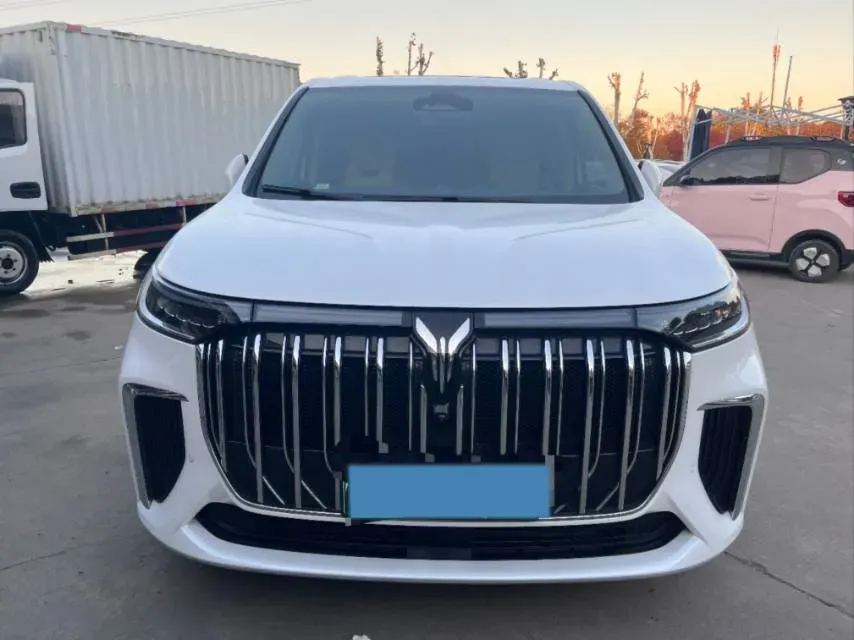 2022 Voyah Dream 1.5T 136HP L4 PHEV 25.57KWH,autocango,china used car exporter,china ev exporter,chinese used car exporter,chinese used ev exporter