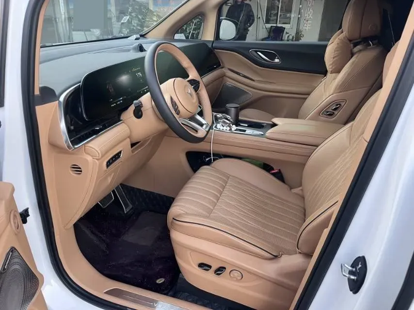 2022 Voyah Dream 1.5T 136HP L4 PHEV 25.57KWH,autocango,china used car exporter,china ev exporter,chinese used car exporter,chinese used ev exporter