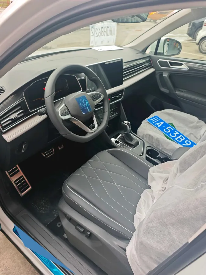 2025 Volkswagen Tiguan L 2.0T 186HP L4 7DCT,autocango,china used car exporter,china ev exporter,chinese used car exporter,chinese used ev exporter