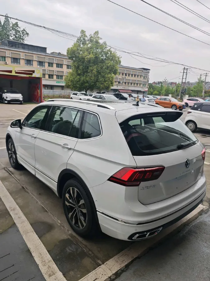 2025 Volkswagen Tiguan L 2.0T 186HP L4 7DCT,autocango,china used car exporter,china ev exporter,chinese used car exporter,chinese used ev exporter