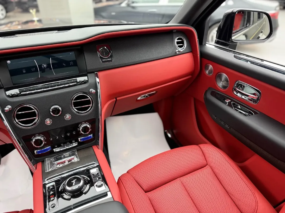 2018 Rolls-Royce Cullinan 6.7T 571HP V12 8AT,autocango,china used car exporter,china ev exporter,chinese used car exporter,chinese used ev exporter