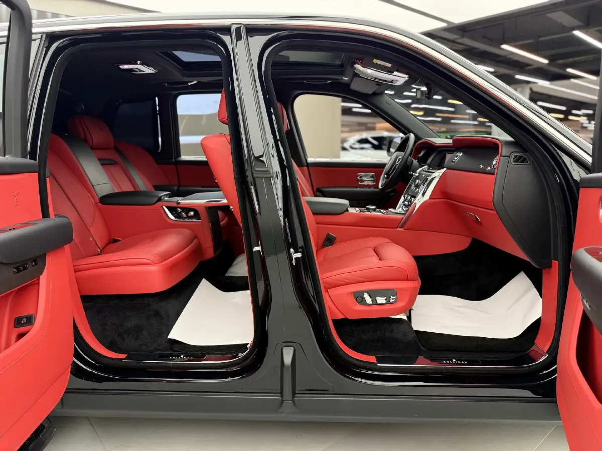 2018 Rolls-Royce Cullinan 6.7T 571HP V12 8AT,autocango,china used car exporter,china ev exporter,chinese used car exporter,chinese used ev exporter