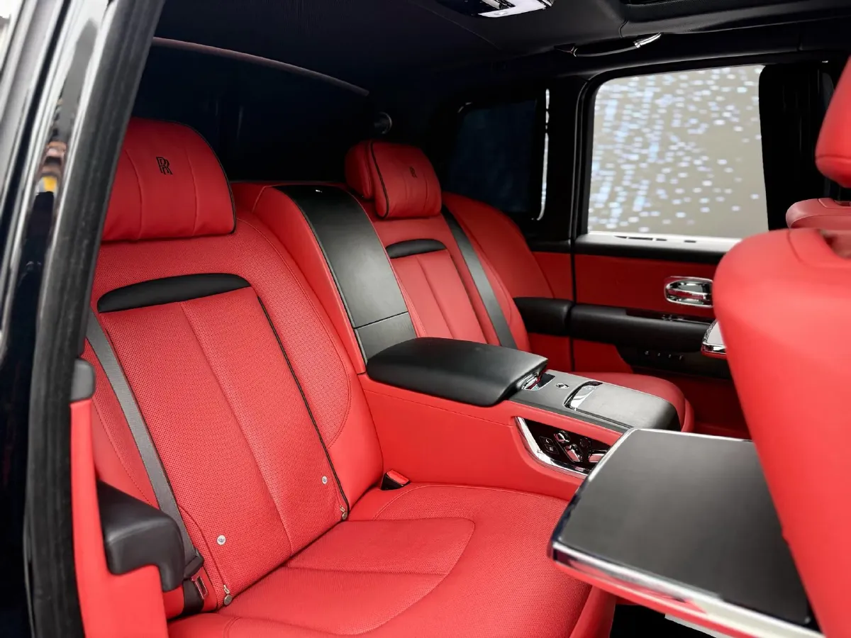 2018 Rolls-Royce Cullinan 6.7T 571HP V12 8AT,autocango,china used car exporter,china ev exporter,chinese used car exporter,chinese used ev exporter