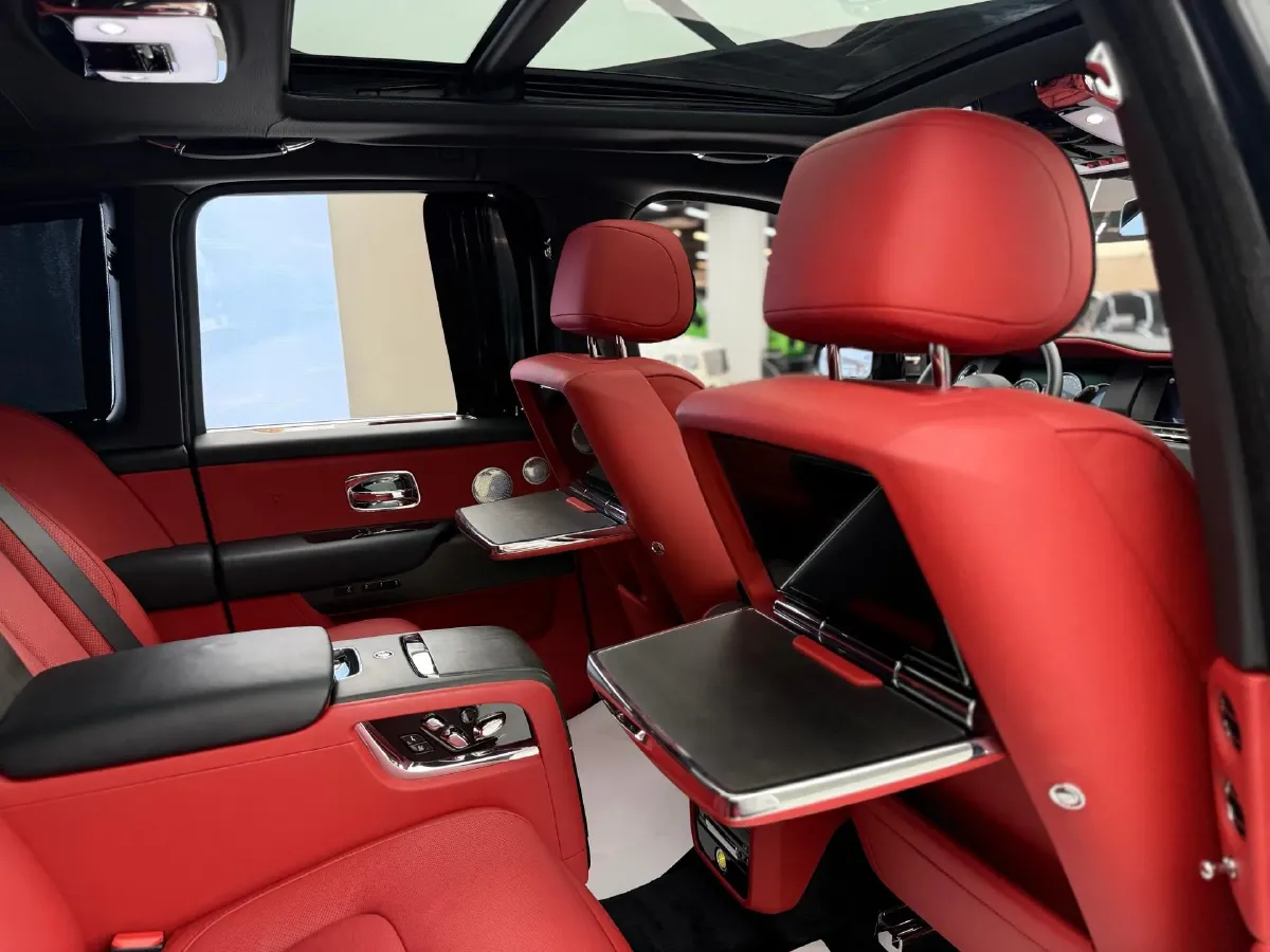 2018 Rolls-Royce Cullinan 6.7T 571HP V12 8AT,autocango,china used car exporter,china ev exporter,chinese used car exporter,chinese used ev exporter