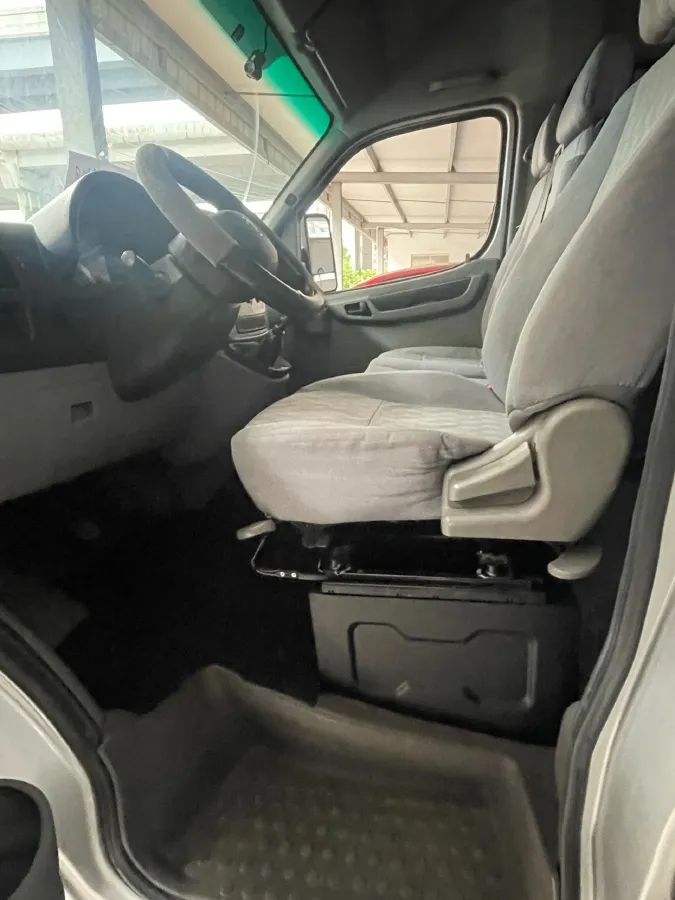 2019 JMC YuHu 5 2.0T 142HP L4 6MT,autocango,china used car exporter,china ev exporter,chinese used car exporter,chinese used ev exporter