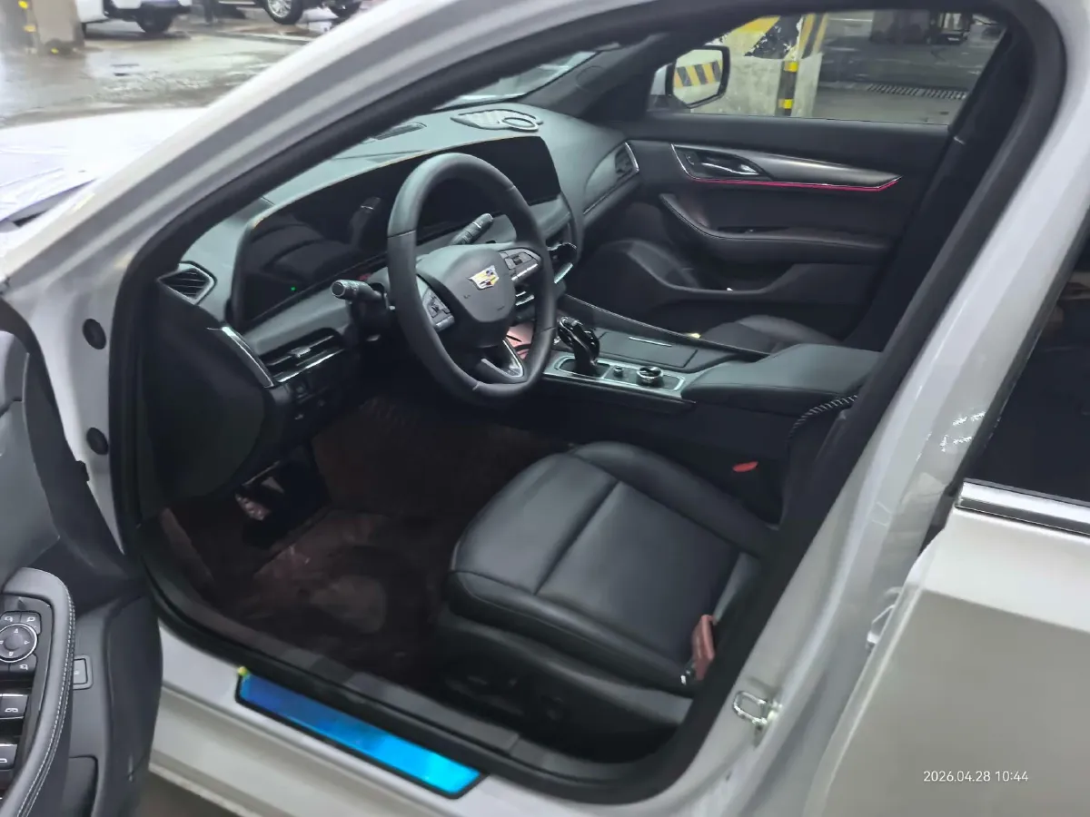 2025 Cadillac CT5 2.0T 237HP L4 10AT,autocango,china used car exporter,china ev exporter,chinese used car exporter,chinese used ev exporter