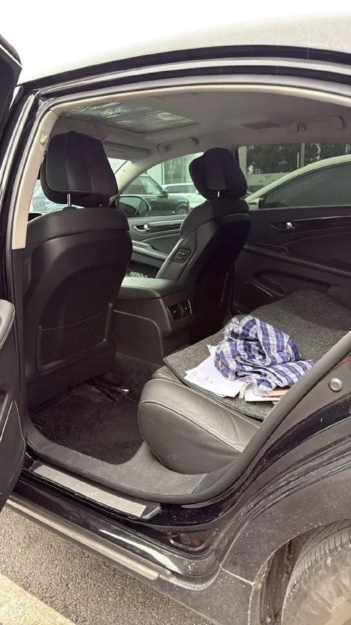 2019 HongQi H7 2.0T 204HP L4 6AT,autocango,china used car exporter,china ev exporter,chinese used car exporter,chinese used ev exporter