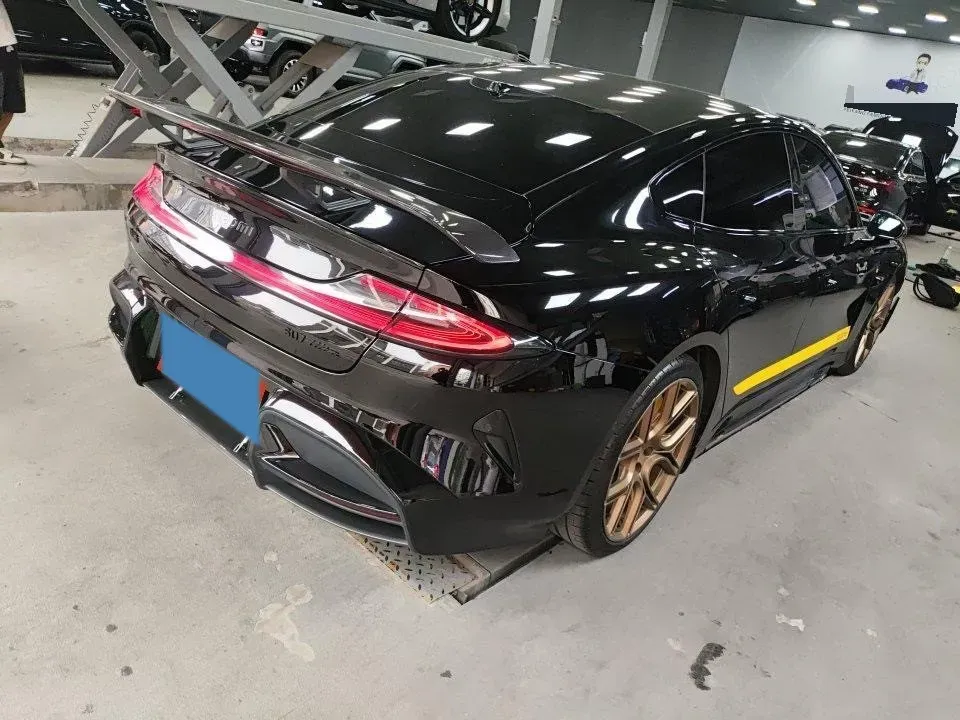 2025 MI SU7 Ultra BEV 93.7KWH,autocango,china used car exporter,china ev exporter,chinese used car exporter,chinese used ev exporter