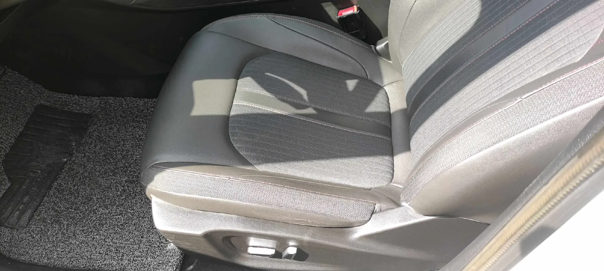 2020 DongFeng Aeolus YiXuan 1.5T 150HP L4 6DCT,autocango,china used car exporter,china ev exporter,chinese used car exporter,chinese used ev exporter