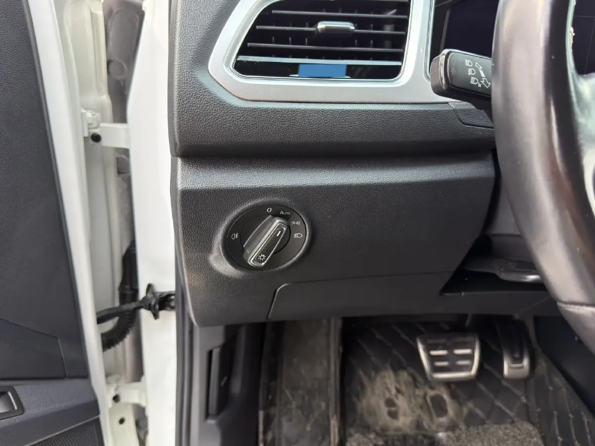 2022 Volkswagen T-Roc 1.4T 150HP L4 7DCT,autocango,china used car exporter,china ev exporter,chinese used car exporter,chinese used ev exporter