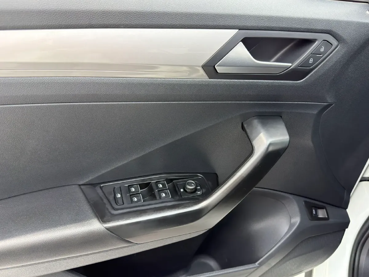 2022 Volkswagen T-Roc 1.4T 150HP L4 7DCT,autocango,china used car exporter,china ev exporter,chinese used car exporter,chinese used ev exporter