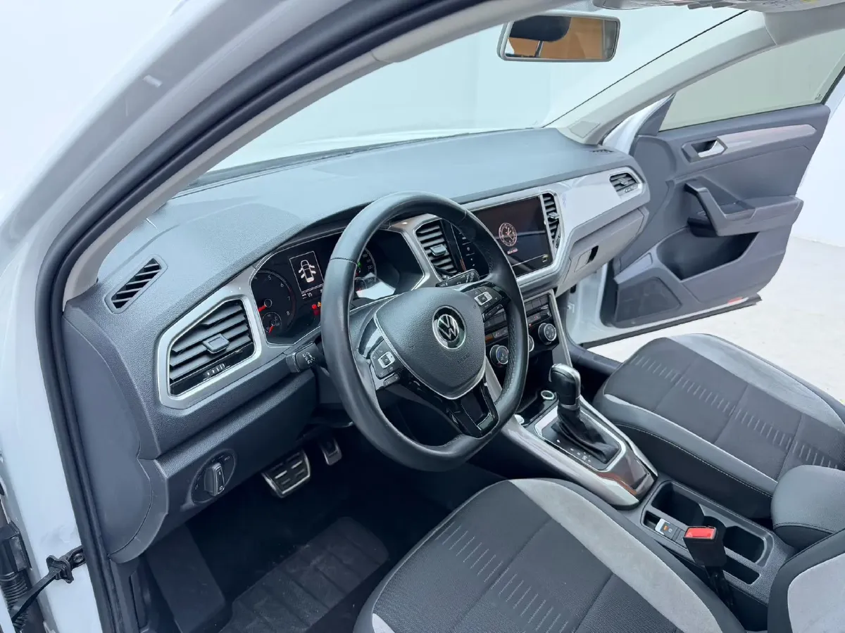 2022 Volkswagen T-Roc 1.4T 150HP L4 7DCT,autocango,china used car exporter,china ev exporter,chinese used car exporter,chinese used ev exporter