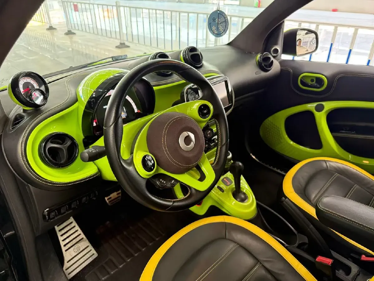 2018 Smart smart fortwo 0.9T 90HP L3 6DCT,autocango,china used car exporter,china ev exporter,chinese used car exporter,chinese used ev exporter